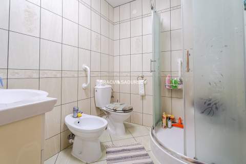 Dom w Centrum Kocmyrzowa, dwa wejścia, garaż
