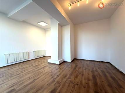Lokal 71,5 m2, parking i klimatyzacja, parter