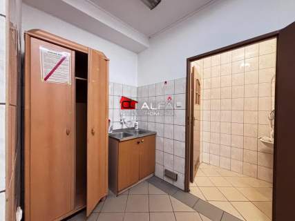Do wynajęcia lokal handlowo - usługowy, parter - ścisłe Centrum...