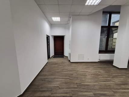 Lokal parterowy usługowo-handlowy 137 m do wynajęcia I Łódź Centr