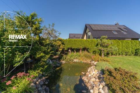 Piękny dom z oranżerią i klimatycznym ogrodem