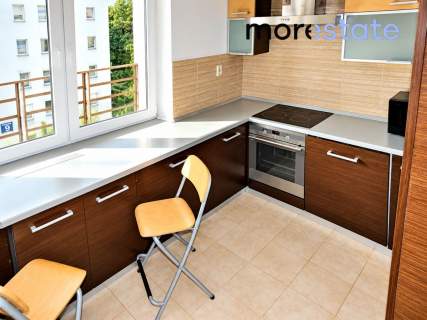 3 osobne pokoje z dużym balkonem i garderobą 70 m2