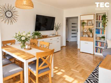 3 POKOJE 59,3 m PO REMONCIE BALKON NOWY TRAMWAJ ZIELEŃ P