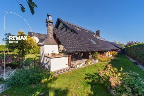 Piękny dom z oranżerią i klimatycznym ogrodem