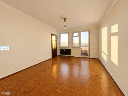 3- pokojowe mieszkanie w centrum z balkonem.