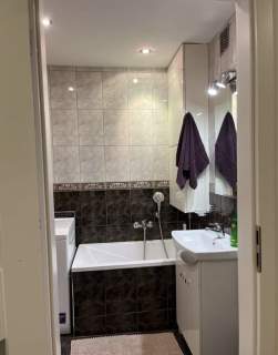 61 m 3 pokoje balkon po remoncie