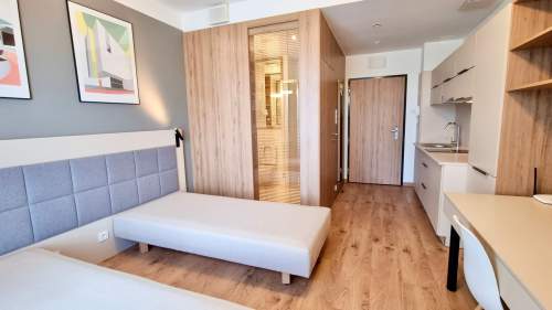 Do wynajęcia lokal w standardzie hotelowym. Wszystko w cenie.