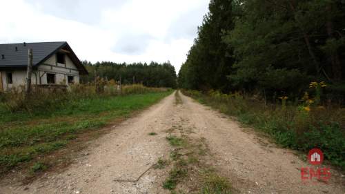Dom w otoczeniu lasu działka 2400 m
