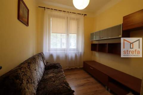 Niski blok osobne pokoje pierwsze piętro 